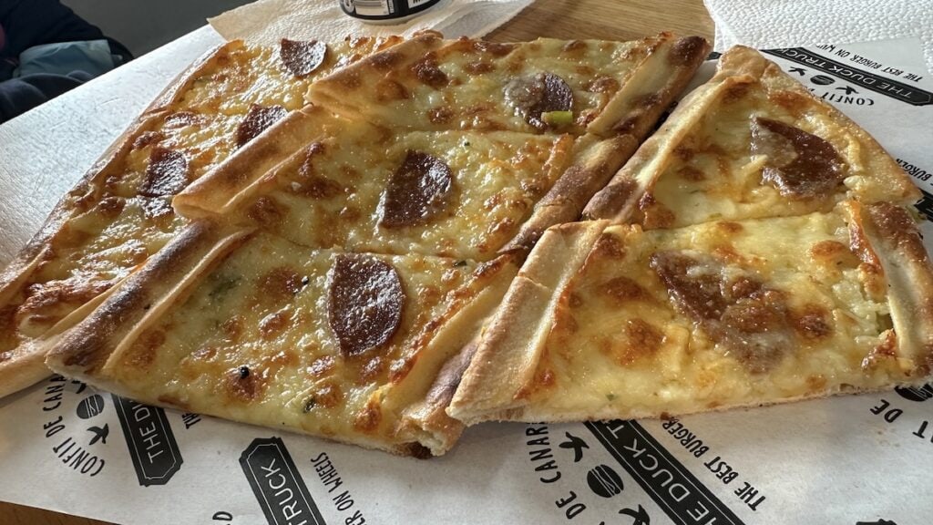 Pide mit Sucuk in der Markthalle Rotterdam