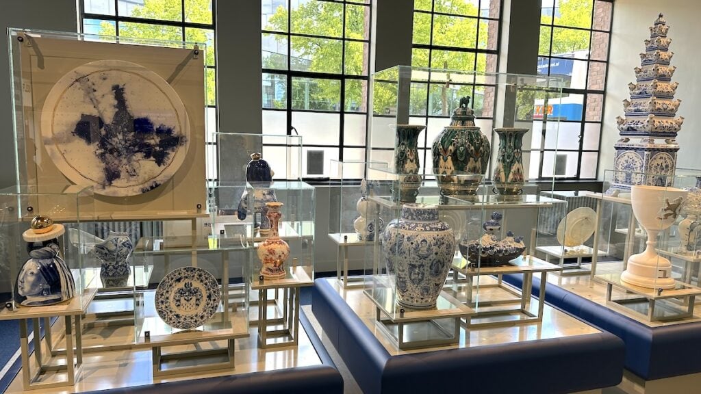 Der erste Blick in die Ausstellung von Royal Delft