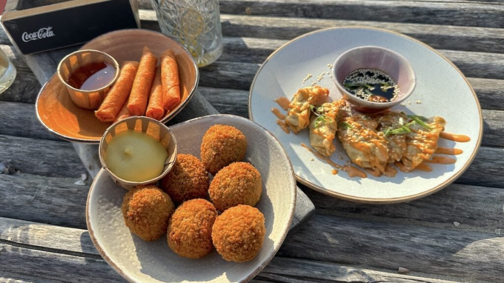 Bitterballen, Kasstengel und Gyoza im OHANA