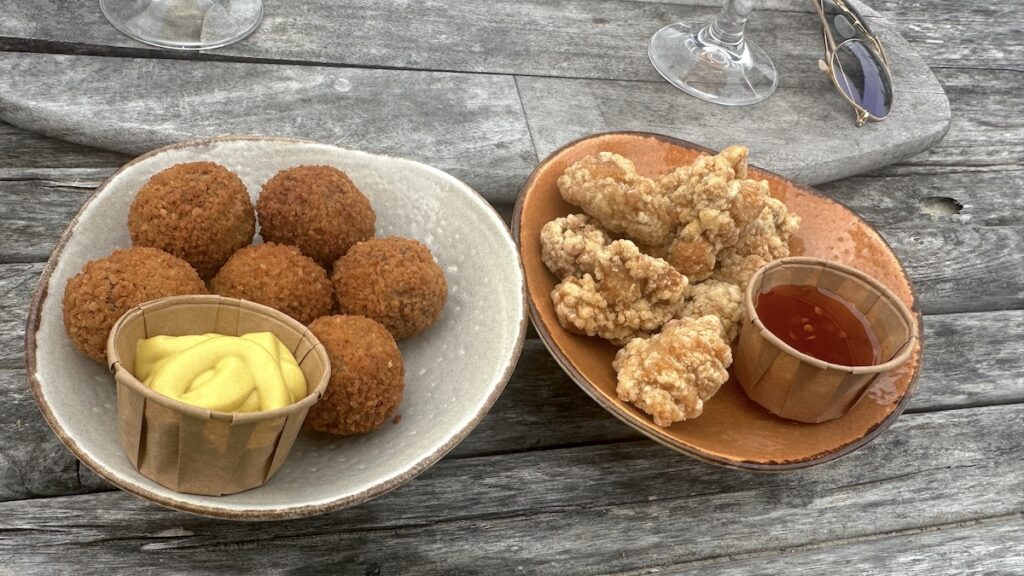 Bitterballen und irgendwas mit Hähnchen