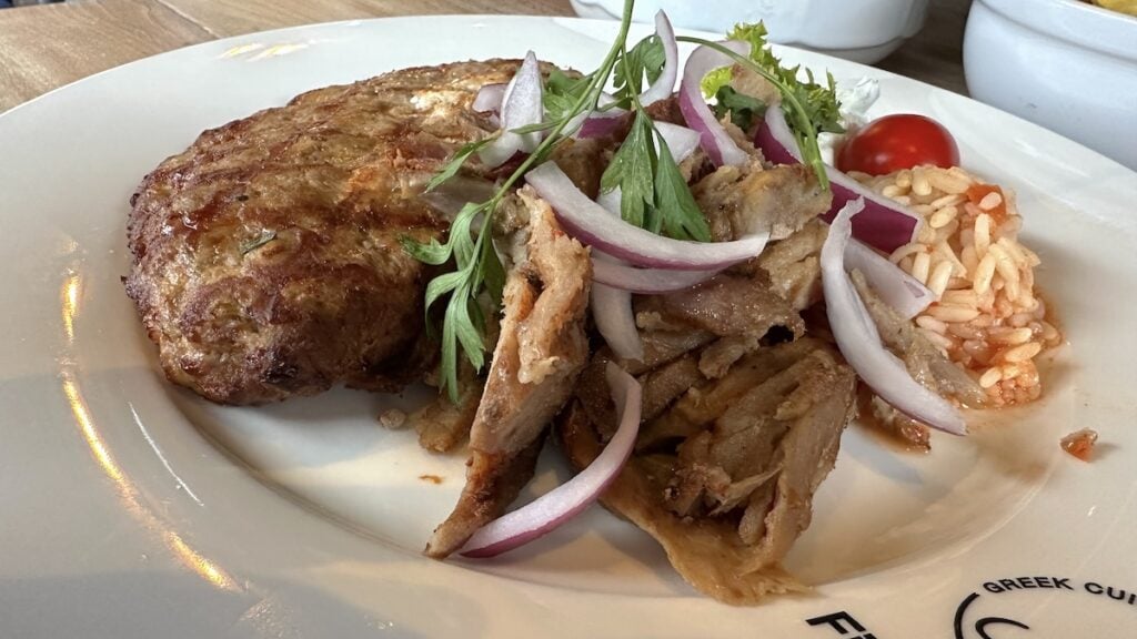 Bifteki mit Gyros im Filioxena