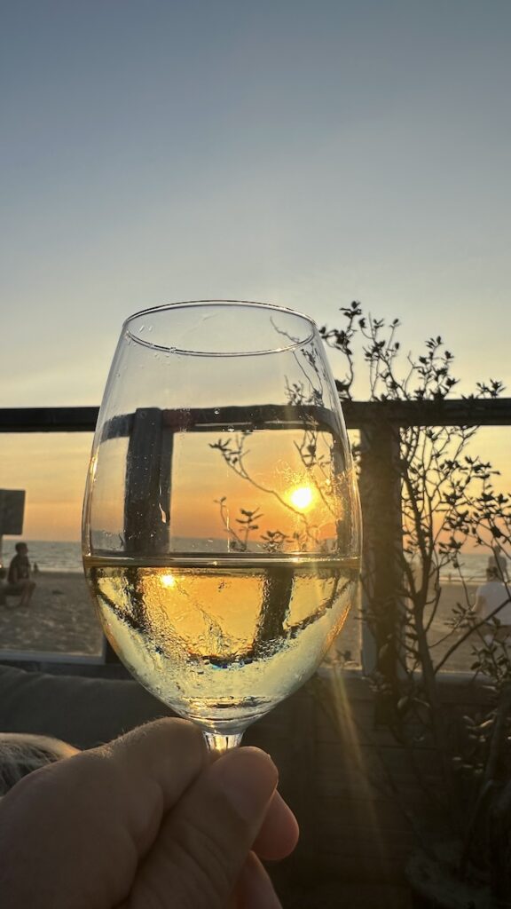 Ein Glas Wein als Absacker im Tent 6