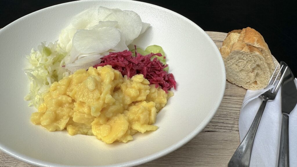 Großer Salatteller vom Buffet