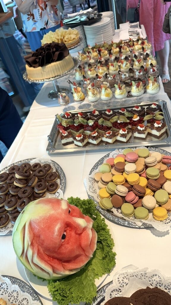 Ein Teil des Büffets zum High Tea