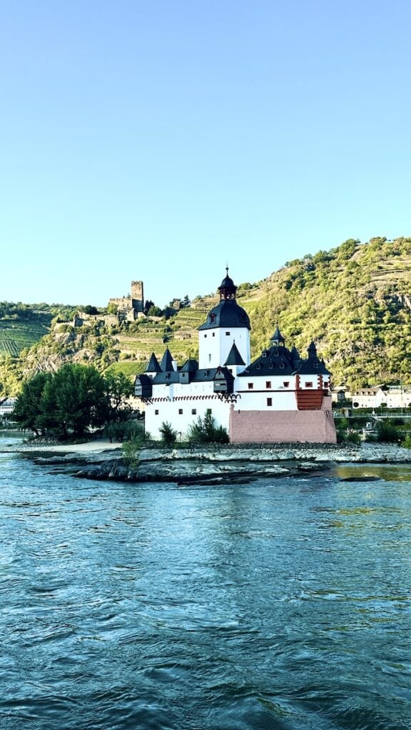 Burg Pfalzgrafenstein im Rhein bei Kalb