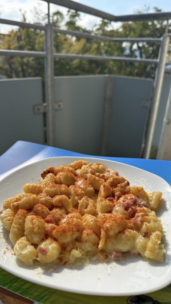 Resteessen auf dem Balkon