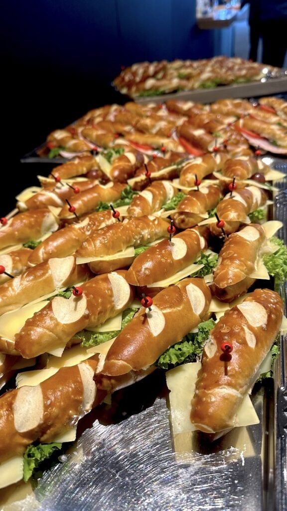 Laugenstangen mit Schinken oder Käse