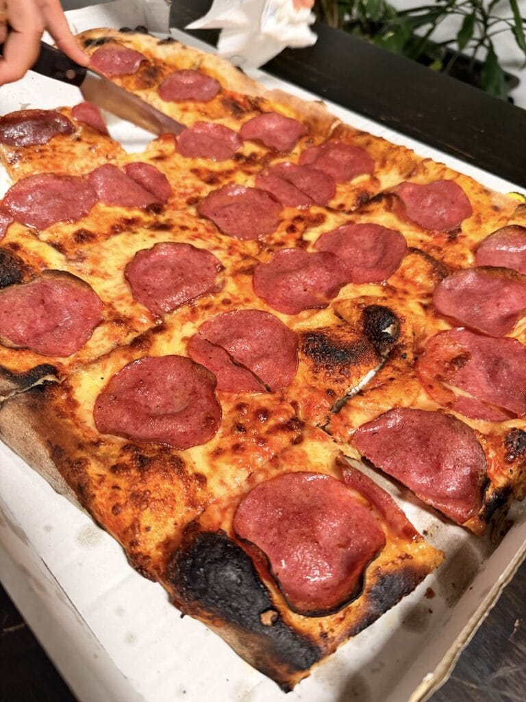 Eine der sechs Pizzen zum Abschluss des zweiten Festival Tages