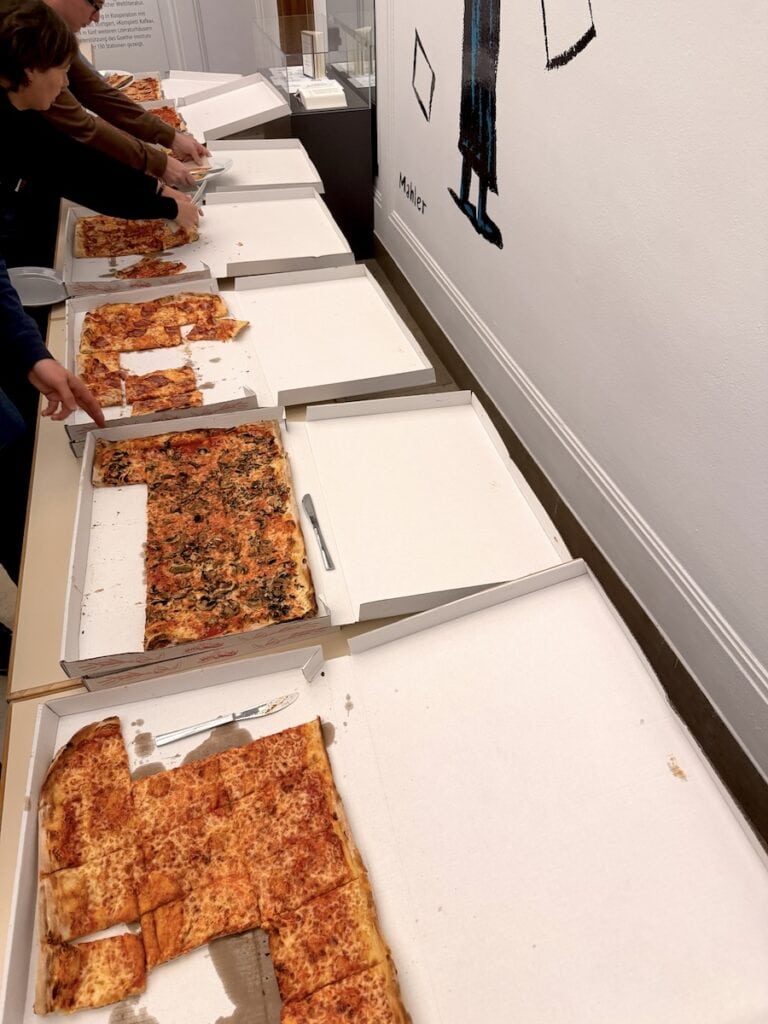 2x6 Familienpizzen am Abend