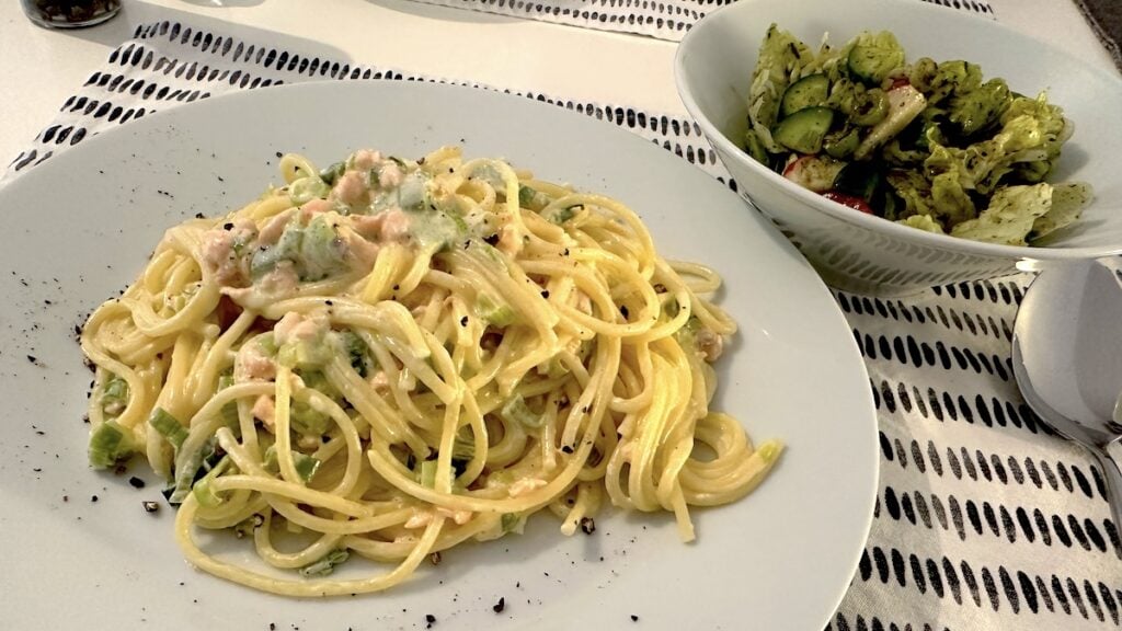 Spaghetti mit Lachs-Lauch-Käse-Soße