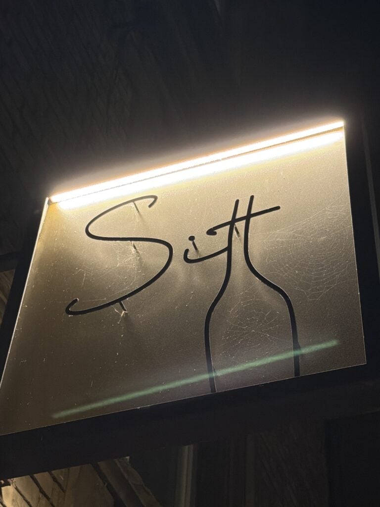 Schild am Eingang vom Sitt