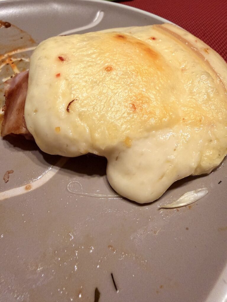 Die letzten 100 g Chilikäse auf Schinken