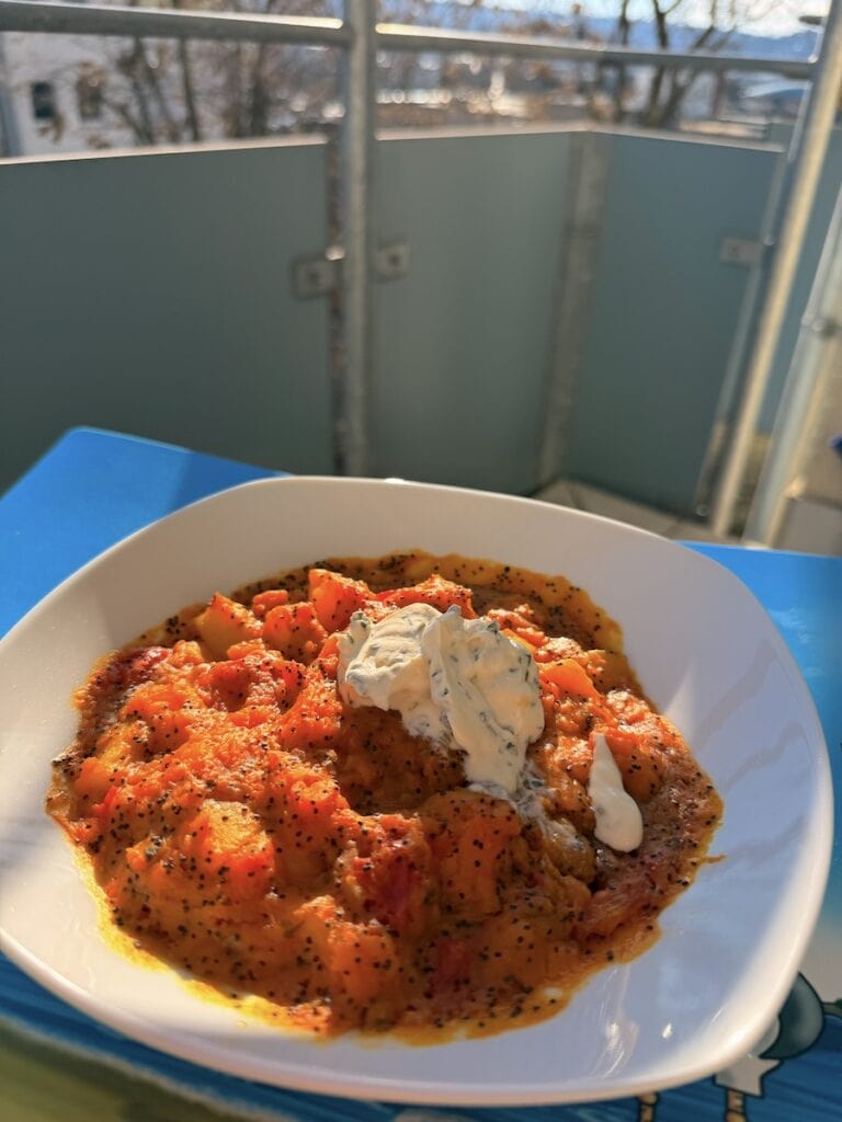 Reste des Kürbis-Kartoffel-Topfes vom Wochenende