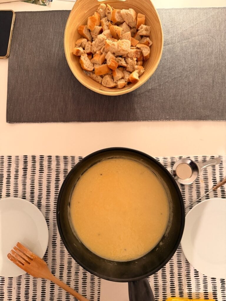 Käsefondue mit Brot