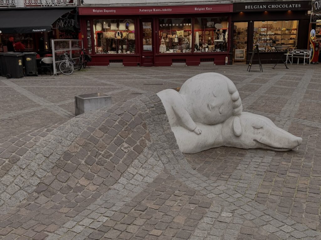 "Nello & Patrasche" an der Liebfrauenkathedrale