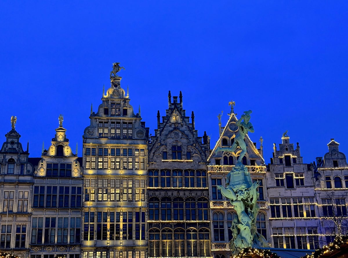 Am Grote Markt Antwerpen nachts im Winter