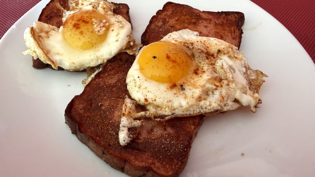 Fleischkäse gebraten mit Ei