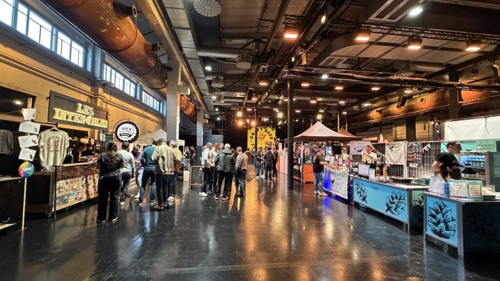 Da war es noch leer im Wizemann zu Beginn am Freitag