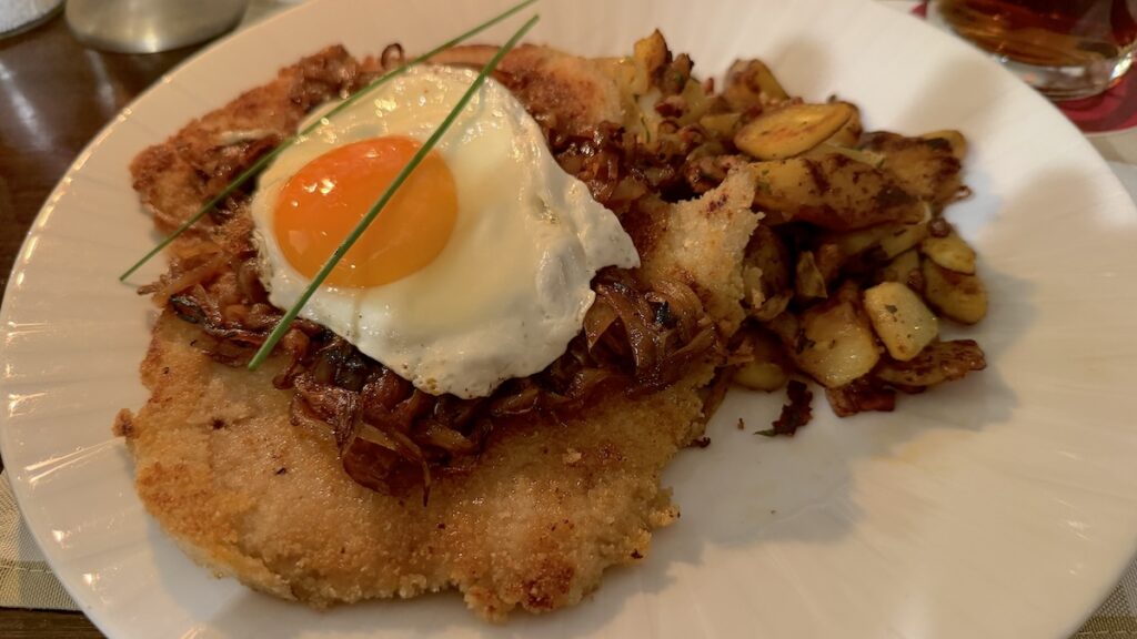 Holsteiner Schnitzel im Webers Wikinger Wiesbaden