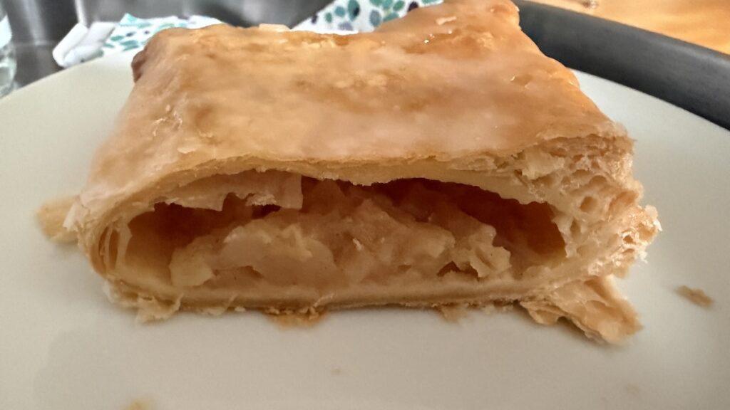 Halbe Dinkel-Apfeltasche vom Edeka