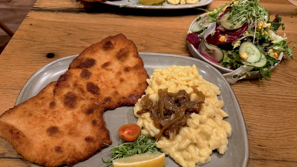 Allgäuer Schnitzel (mit Kässpätzle) im Barfüßer Ulm