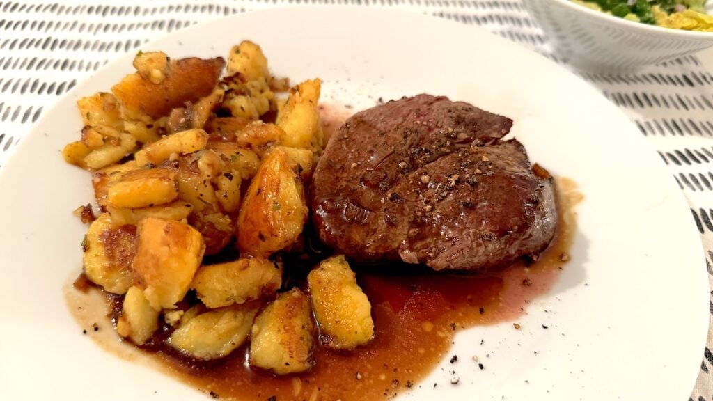 Rind mit Bratkartoffeln