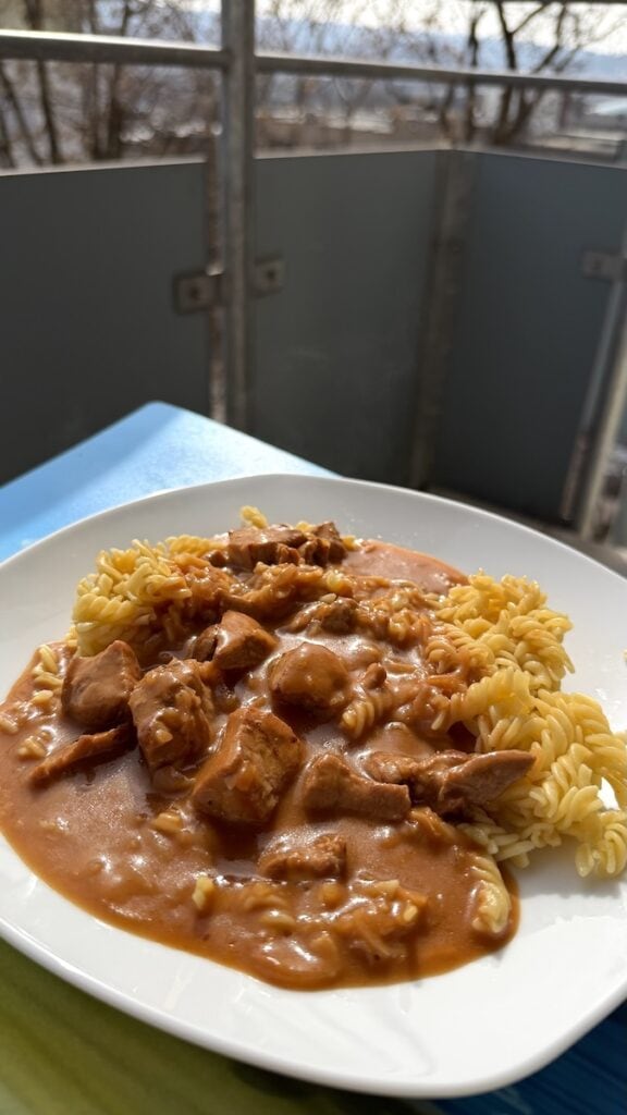 Schweinegulasch aus der Mikrowelle, gar ned schlecht