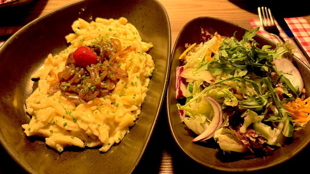 Kässpätzle mit Beilagensalat