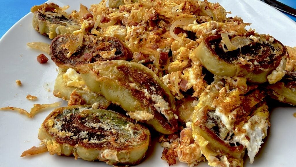Angebratene Maultaschen mit Ei