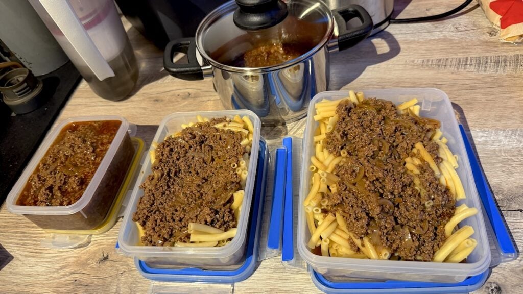 Und jede Menge Haschee, teilweise mit Nudeln zum Einfrieren vorbereitet