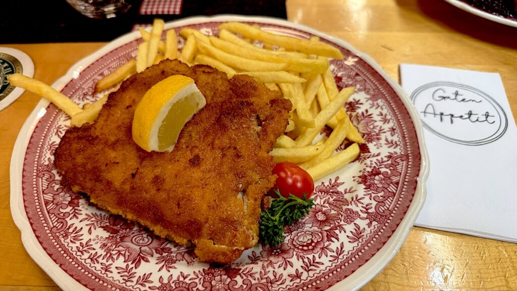 Cordon bleu vom Kalb mit Pommes