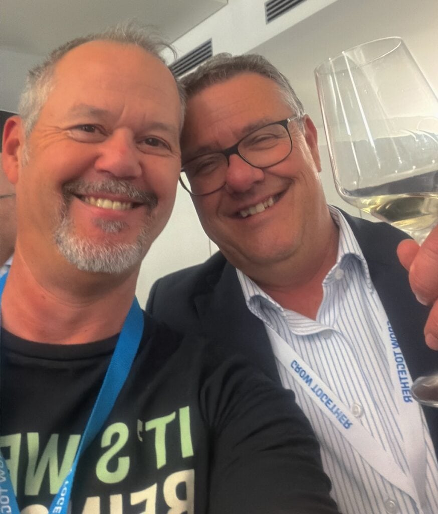 Frank Weindinger von adesso und ich während der Weinprobe und beim Quatschen