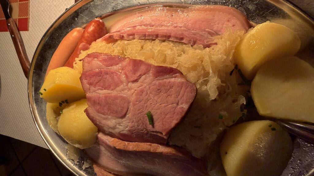 Hauptspeise: Elsässer Sauerkraut mit "Wurstwaren"