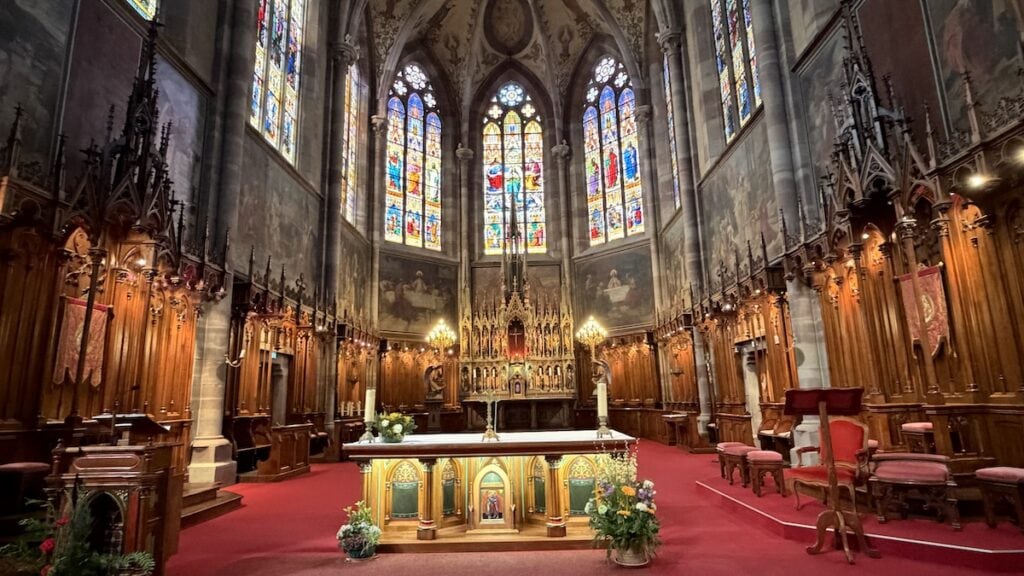 Chorstuhl (für 1 EUR erleuchtet) im St. Peter und Paul