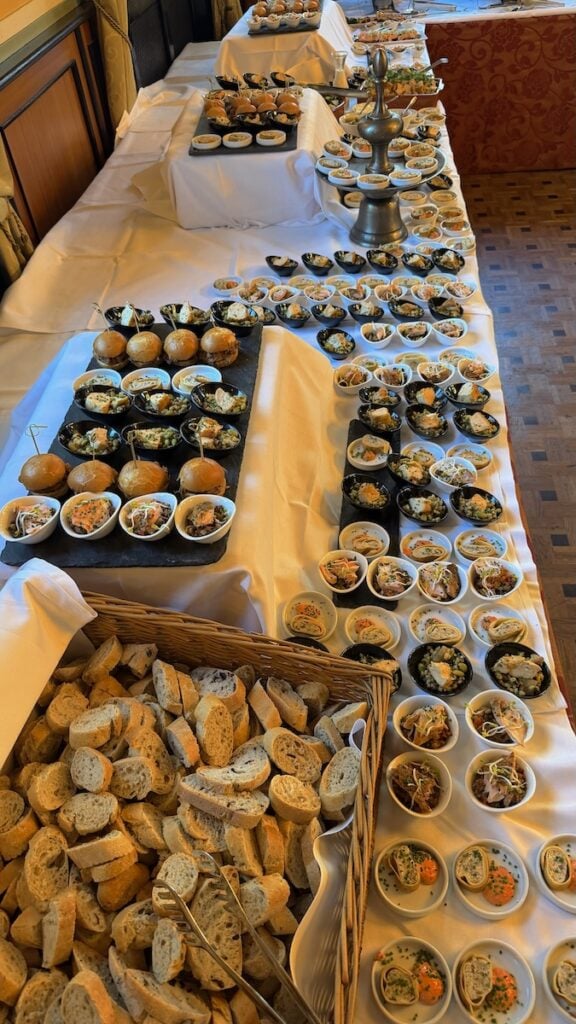 Ausschnitt vom Büfett, Teil 1