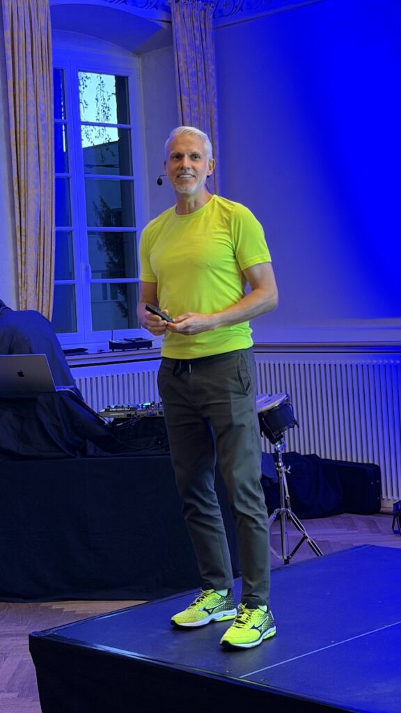 Klaus Hermann bei seiner Rede in der Wolkenburg bei unserer VVB 75-Jahre-Feier