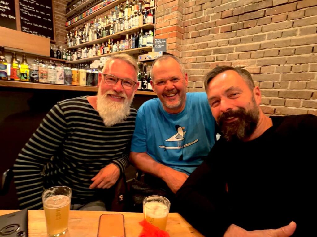 Peter, ich und Andreas im Mon Petit Café