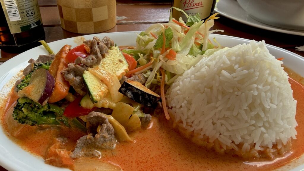 Curry mit Rind und Reis beim Vietnamesen
