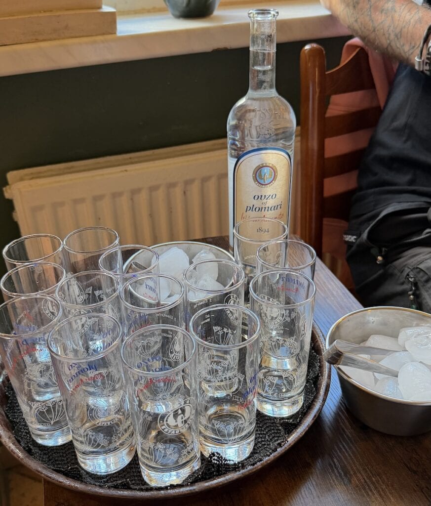 Die erste Flasche Ouzo für unser von Thorsten Ising organisiertes Sideevent zur #rp26 in der Taverna Athene