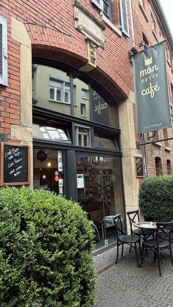 Mon Petit Cafe von außen