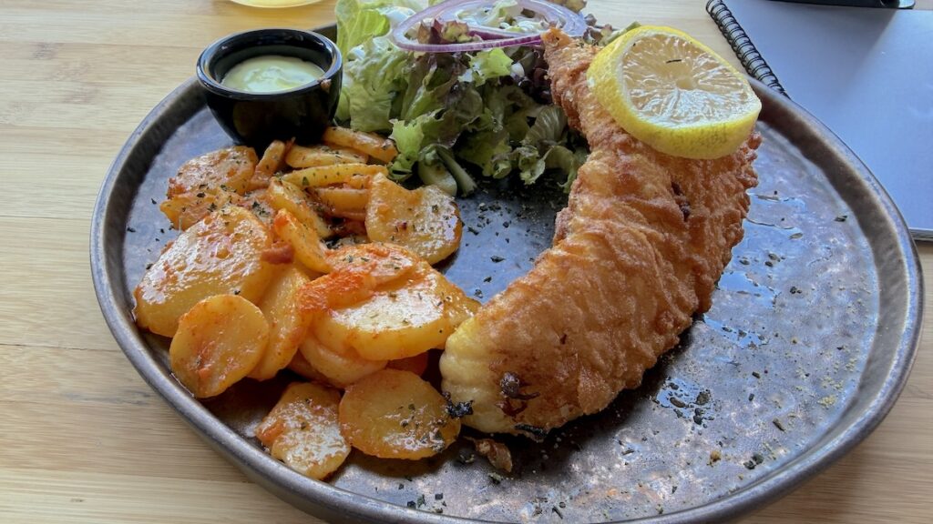 Backfisch mit Bratkartoffeln