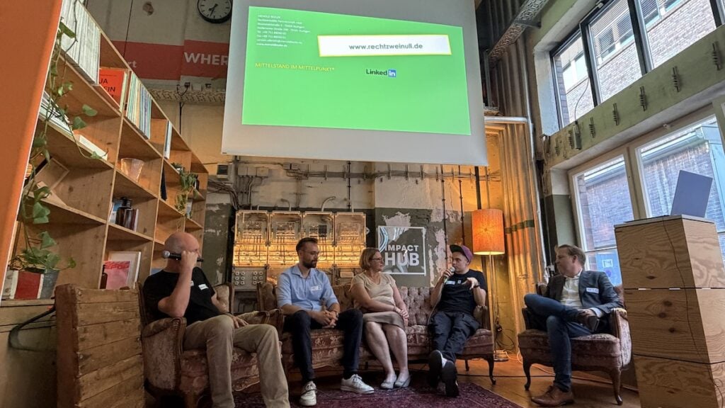 2. KI Night Stuttgart, Diskussionspanel. V. l. n. R.: Markus Besch, Philipp Alexander Rathjen, Tamara Weeber, Falk Ebert, Dr. Carsten Ulbricht