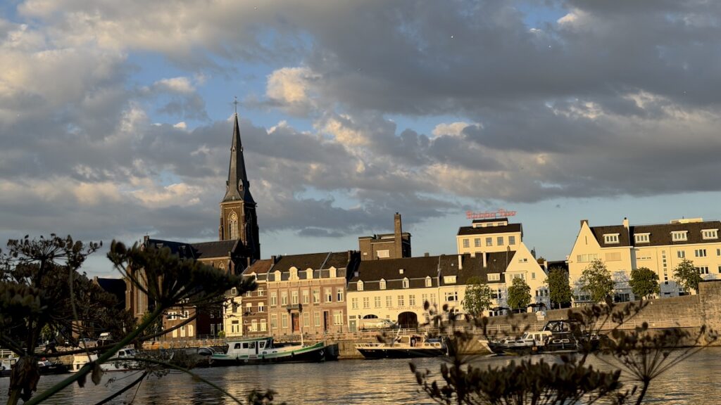 Blick über die Maas in Richtung Wyck