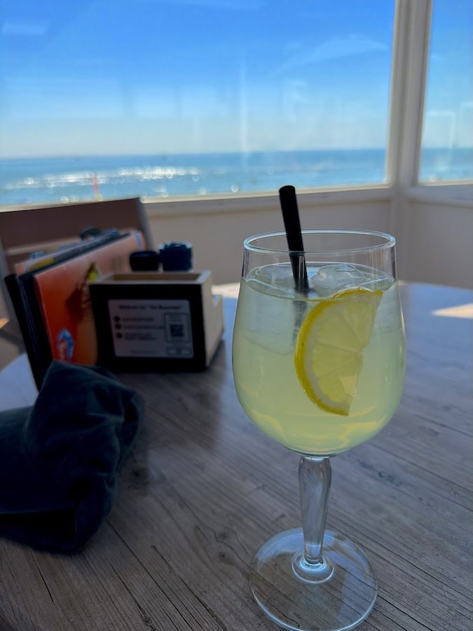 Der erste vernünftige Limoncello Spritz in Zeeland