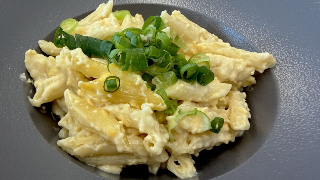 Maccheroni mit Käse im Betriebsrestaurant