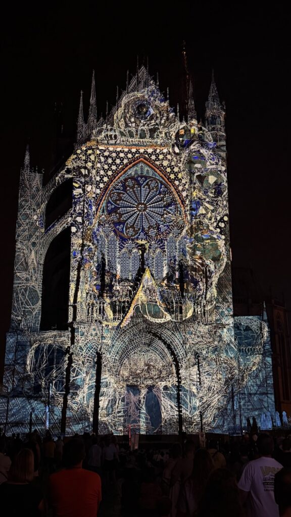 Während der Lichtshow an der Kathedrale Metz