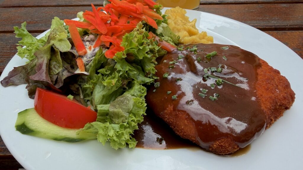Braumeisterschnitzel im Sophie's Brauhaus in Bad Cannstatt