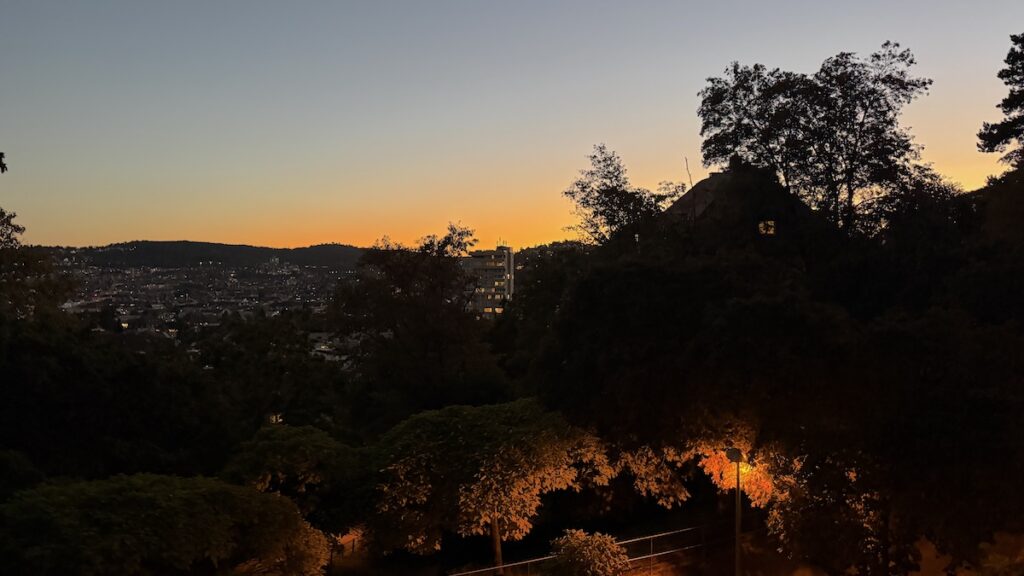 Anderer Ort, ähnlicher Sonnenuntergang beim Abendspaziergang
