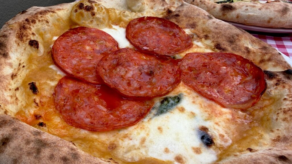 Pizza Datterino im Italo Disco