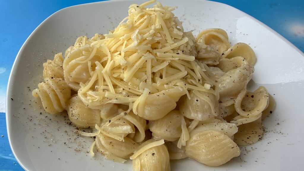 Nudeln mit Spargel-Milch-Käse-Soße